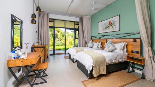 Waterfalls Lodge - image 2