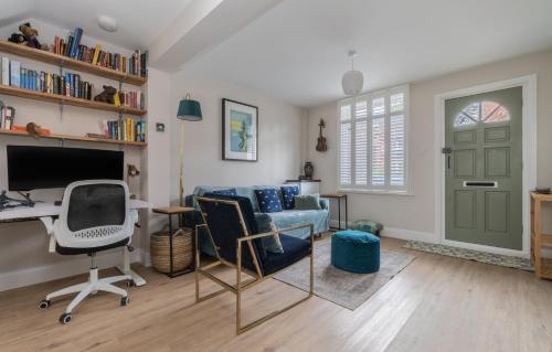 Stylish Victorian Home with Garden in Chartridge