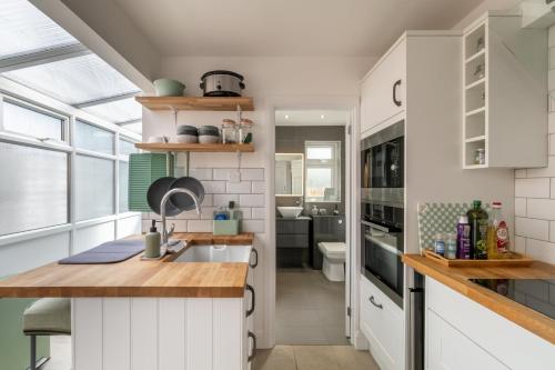 Stylish Victorian Home with Garden in Chartridge