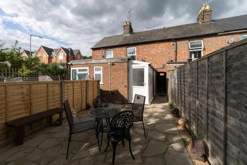 Stylish Victorian Home with Garden in Chartridge