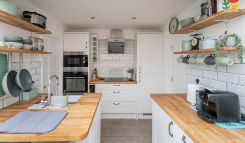 Stylish Victorian Home with Garden in Chartridge
