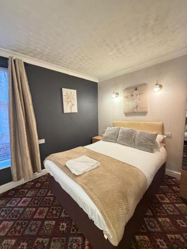 2 double beds, 1 twin bed