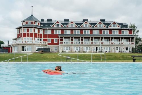 Grand Arctic Resort