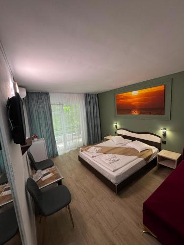 1 double bed, 1 twin bed
