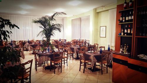 餐廳, 噶拉酒店 (Hotel Gala) in 佩薩羅市中心