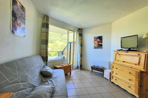 Comfortable 30m balcony and mountain view