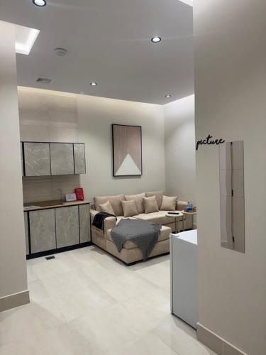 Cozy 1BR Apartment with balcony & Free parking - image 3