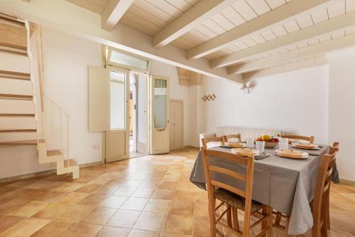 2 bedrooms, 3 beds