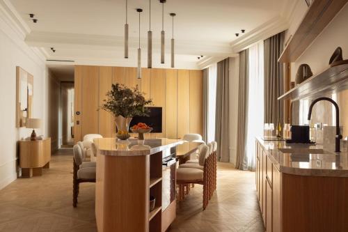 Luxurious AC fl