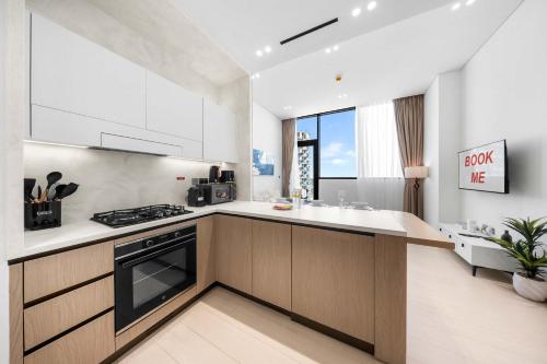 Free housekeeping visits during your stay - StayShort - 1BR in Jumeirah Village Circle for 4 with Balcony - image 2