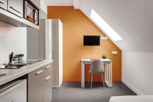 кухня, Montempo Appart'Hotel Paris-Velizy in Велізі-Віллакубле
