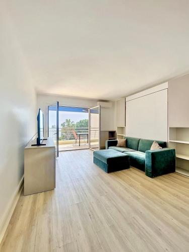 Cap d'Antibes - For 2 people, sea view & parking