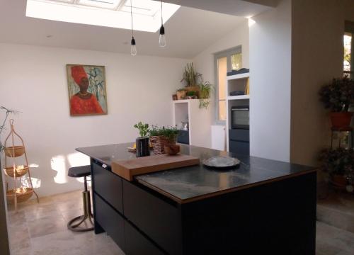 belle maison de village avec piscine in Saint-Quentin-la-Poterie