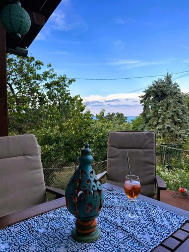 Balcony/terrace, Az erdo melyen, a falu szelen in Balatonalmadi