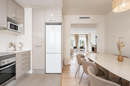 Camp Nou Grand Apartment - image 3