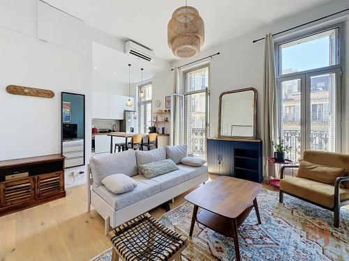 Right below Notre Dame - Bright - Air Conditioning