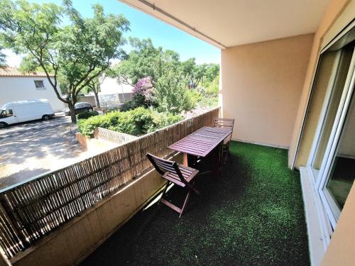 T2 avec terrasse au soleil proche centre