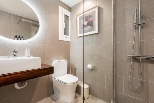 Barcelona Stadium Prestige Apartment - image 5