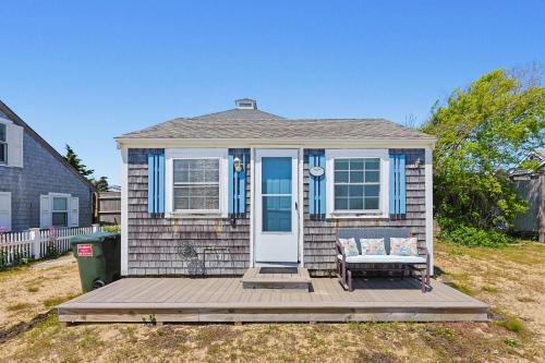 Beach Cottage Steps to the Ocean - main image