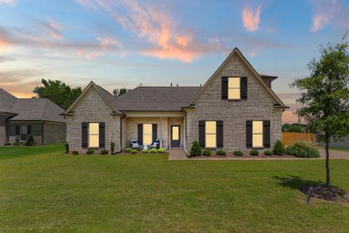 4BR Family Home Game Room Near Memphis