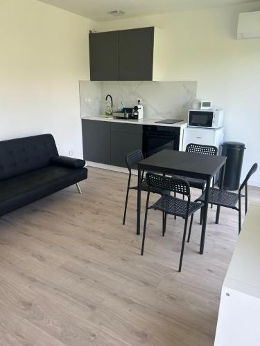 Petit Havre de Paix, Maisonnette contemporaine climatisee avec jardin prive in La Valentine