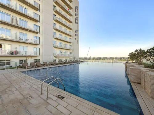 FIRST CLASS 1BR Cozy Luxury Retreat in Damac Hills 2