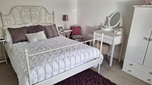 Bungalow - Sleeps 4 - Parking - Garden in 阿騰堡&奇韋爾東