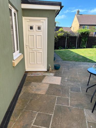 Cosy self-contained garden apartment in Longstanton