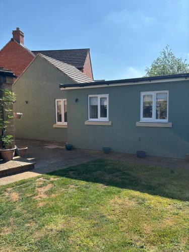 Cosy self-contained garden apartment in Longstanton