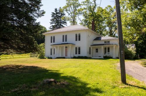 . Grand 5BR Estate Retreat w/ Pool & Tennis Court