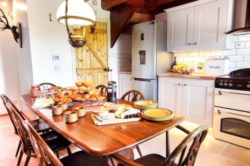 5 Bed 2 Bath Cottage with HotTub & Sauna in Pennan