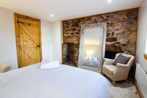 5 Bed 2 Bath Cottage with HotTub & Sauna in Pennan