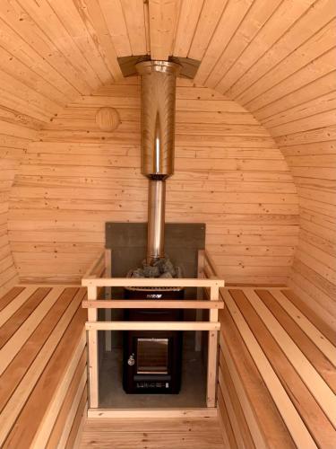 5 Bed 2 Bath Cottage with HotTub & Sauna in Pennan