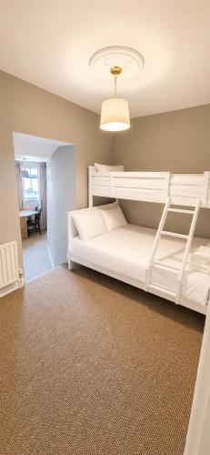 Westport Town Centre Budget Rooms in Γουέστπορτ