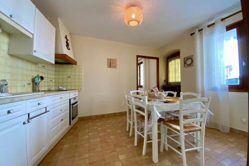 Villa Isabelle- Large bright house with courtyard! in Mudaison
