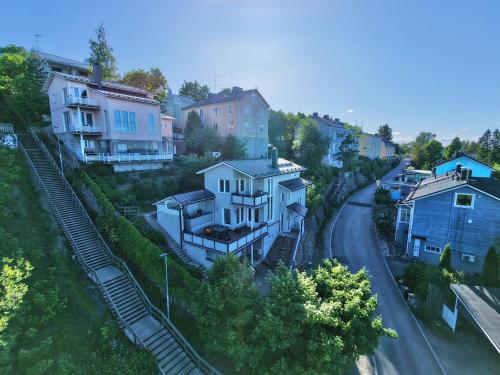 Villa Rajaportti Loft House-Sleeps 14-Lake Views-Sauna Capital-Front Yard Parking-Electric Vehicle - Apartment - Tampere