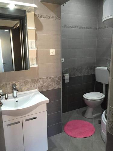 2 bedrooms, 3 beds