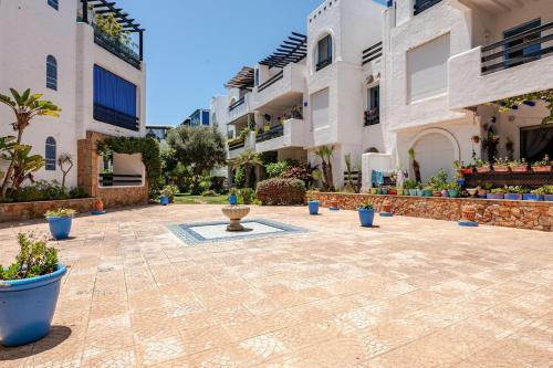MOU - Appartement moderne 2 chambres avec piscine a Skhirat Plage in Skhirat