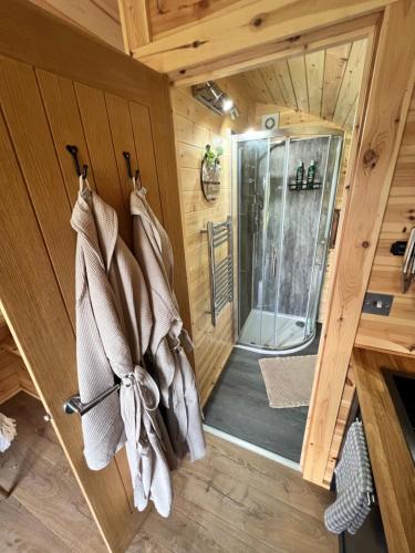 Mountain View Cabin with Private Hot Tub Snowdonia in Pen-y-bryn