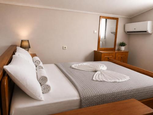 1 double bed, 1 sofa bed