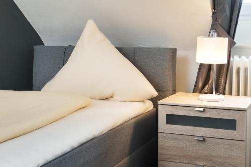 3 twin beds