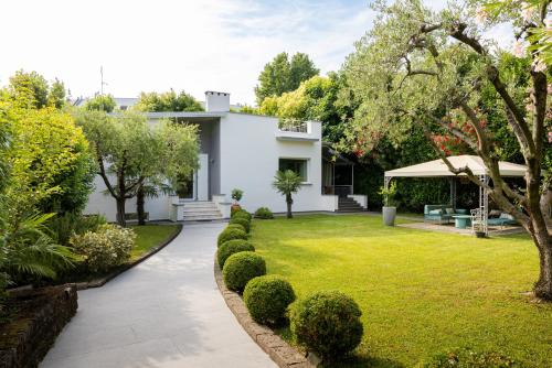 Villa Colli Storici - Private Garden and Garage, 50m from Lake