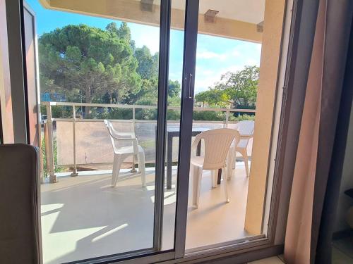 Studio avec Terrasse et Parking à Canet-en-Roussillon - FR-1-833-9