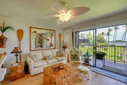 . Beachside Molokai Condo w/ Lanai & Pool Access!