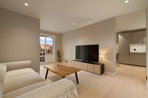 Newly renovated apartment with 4 bedrooms and terrace