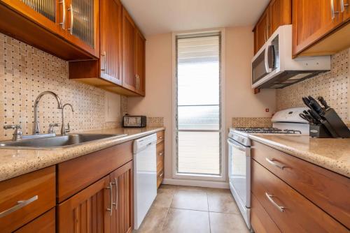 THE NEST - Cozy, Quiet - Blocks to Beaches