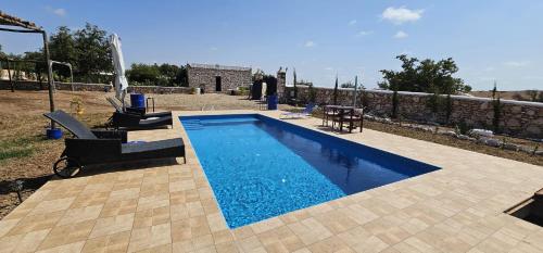 Dar Hanane Stone house with Wi-Fi, pool, and 2 suites
