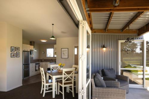 Lemon Tree Cottage - Modern Rural Cottage in Darfield