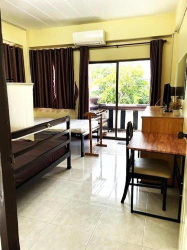 Inncome Hostel near Morkamtuang Temple