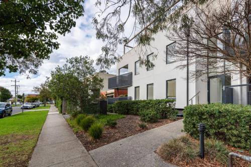 The Scholar's Stay Near Monash & Clayton Station in Oakleigh
